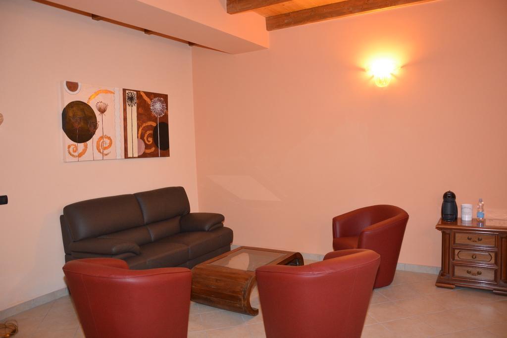Pinus Rooms Беневенто Экстерьер фото