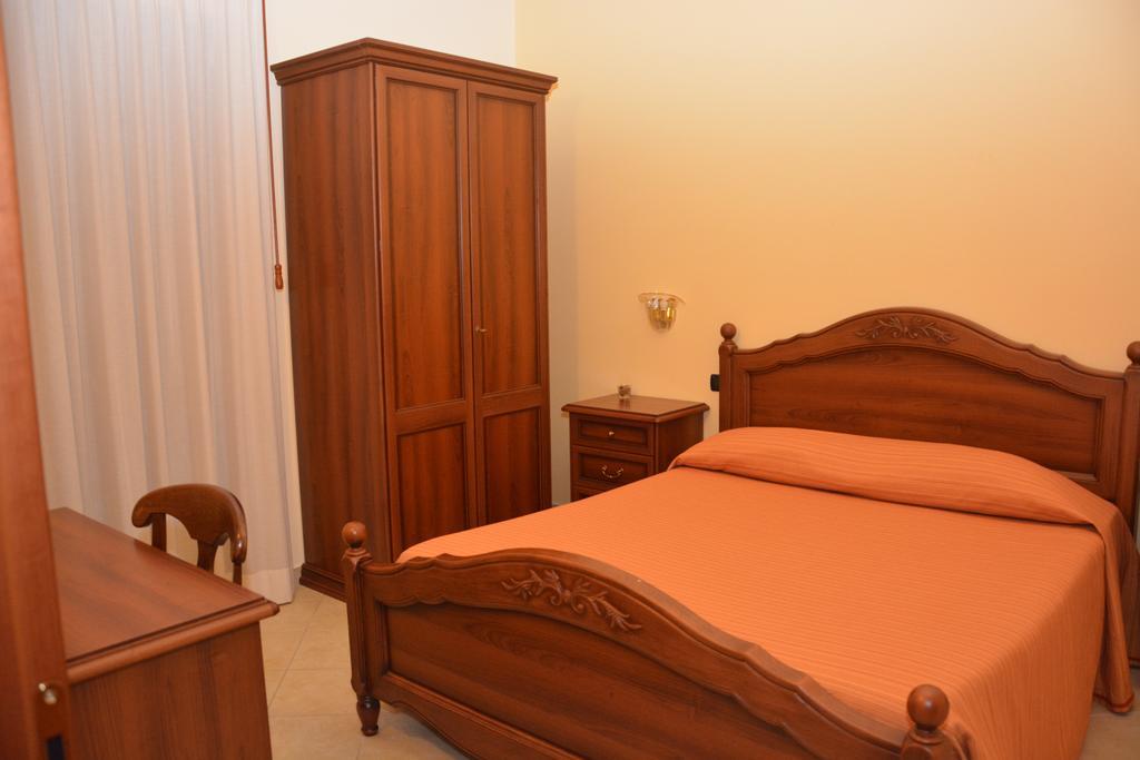 Pinus Rooms Беневенто Экстерьер фото