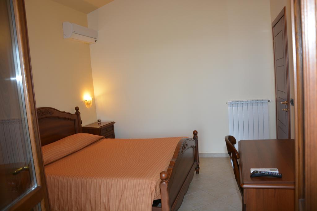 Pinus Rooms Беневенто Экстерьер фото